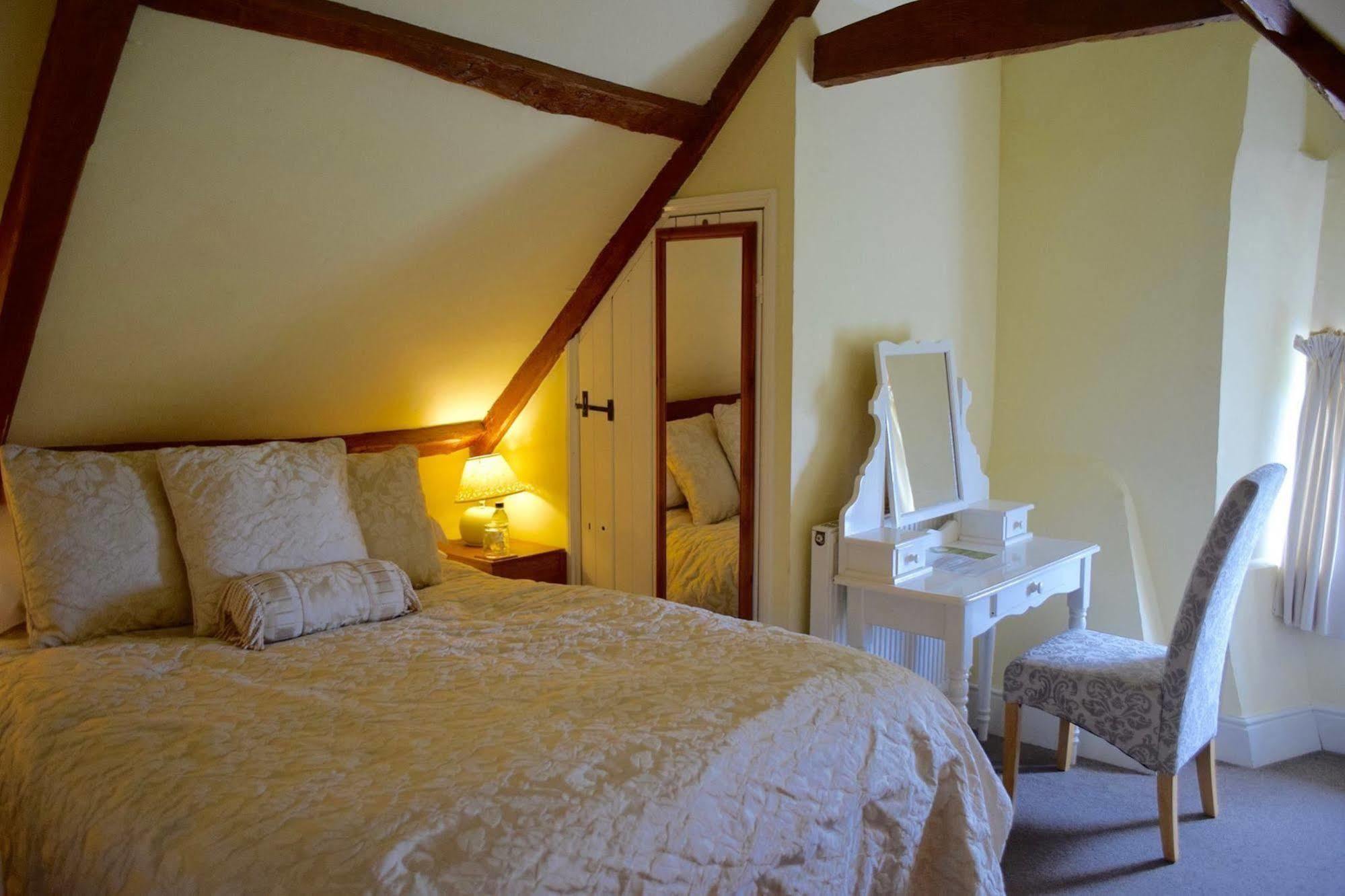 At The Farmhouse Hunters Hall Hotel Dereham Exterior photo
